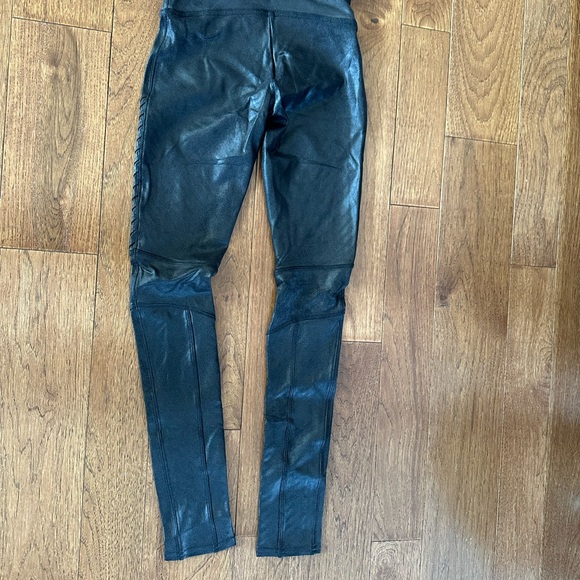 Spanx Chic Black Faux Leather Moto Leggings - Picture 2 of 3